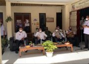 Walikota Pekanbaru Salurkan Bantuan PPKM Kepada Masyarakat Terdampak Covid-19 Di Kelurahan Payung Sekaki
