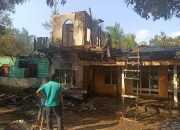 Kebakaran Rumah Di Desa Kuntu, Masyarakat dan Anggota Polsek Kampar Kiri Bantu Pemadaman