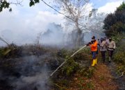 Tinjau Karlahut Desa Bokor, Bupati : Jangan Pulang Sebelum Padam