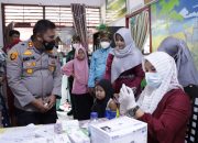 Tinjauan Vaksinasi di SDN 025 Selatpanjang, Kapolres Berharap Wali Murid Tak Ragu Bawa Anaknya Vaksin