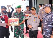 Puluhan Personel Polres, Koramil dan Posal Selatpanjang Bagikan Sembako kepada Masyarakat