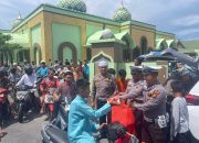 Satlantas Polres Meranti Berbagi Rezeki, Puluhan Nasi Kotak Dibagikan buat Jemaah Salat Jumat