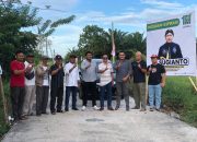 Anggota DPRD Riau Fraksi PKB, Sugianto Tinjau Pengerjaan Semenisasi di Kelurahan Simpang Tiga