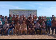 Gubernur Syamsuar dan Plt. Bupati Asmar Panen Raya di Rangsang Pesisir