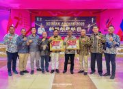 Plt Bupati Asmar Terima Penghargaan Khusus Pada Ajang Bergengsi Keterbukaan Informasi Publik KI Riau Award 2023