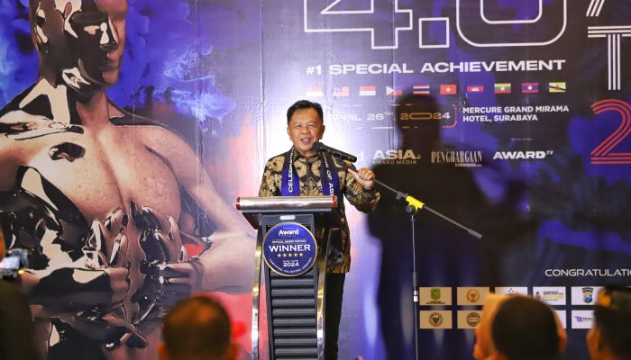 Plt Bupati Asmar Terima Penghargaan Most Inspiring Figure 2024