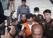 Kadisdik Provinsi Riau Ditahan Kejati Riau