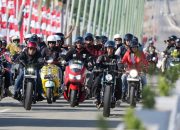 Presiden Jokowi Naik Motor Tinjau Jalan Tol IKN dan Resmikan Jembatan Pulau Balang