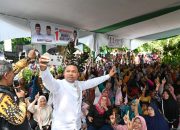 Cagubri Abdul Wahid Terharu disambut Ribuan Emak-Emak Rumbai Barat