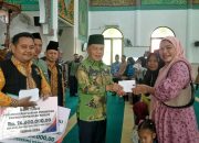 Bupati Asmar Serahkan Bantuan Program Meranti Sehat untuk 211 Penerima Manfaat Baznas