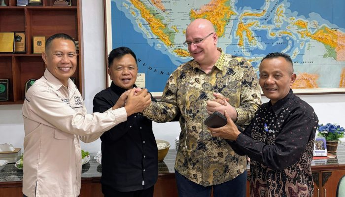 Kembangkan Hilirisasi Kelapa di Meranti, Bupati Asmar Lakukan Pertemuan dengan IPB dan RoeKI