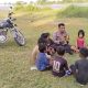 Hijaukan Pantai Gelombang Cinta, Brigadir Khairi Ajak Anak Suku Akit Tanam Mangrove